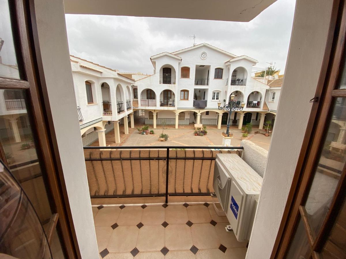 Orihuela Costa 2-Bedroom 1-Bath Renovated Vacation Rental On La Zenia Beach מראה חיצוני תמונה