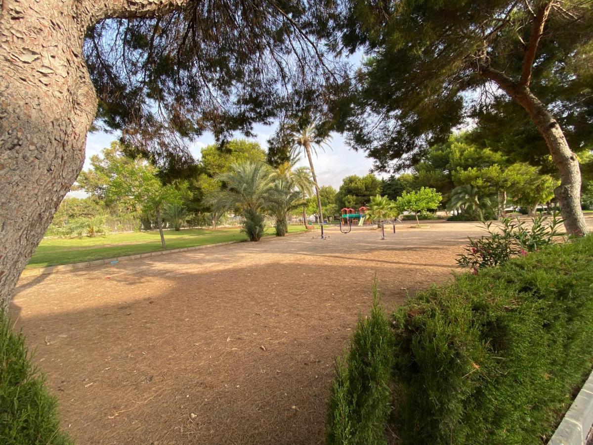 Orihuela Costa 2-Bedroom 1-Bath Renovated Vacation Rental On La Zenia Beach מראה חיצוני תמונה
